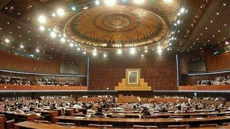 ISLAMABAD: June 11  Parliamentarians listens Federal Minister for Finance, Economic Affairs and Statistics Syed Naveed Qamar presenting the national budget 2008-09 during National Assembly session at Parliament House. The minister presents the Rs. 2010 billion budget and size is 29.7% higher than the size of estimates for 2007-08. APP photo by Afzaal Chaudhry